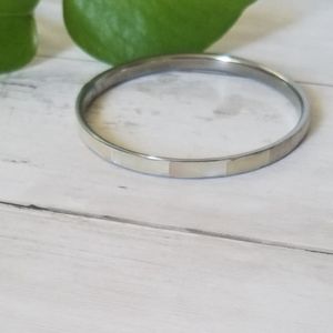 White Seaside Shell Bangle